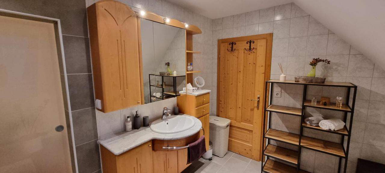 Apartment Mittelpunkt - Kaufmann Sankt Stefan ob Leoben Esterno foto